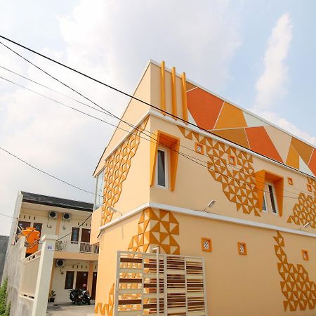 Reddoorz Syariah @ Pahlawan Sidoarjo Hotel Exterior photo