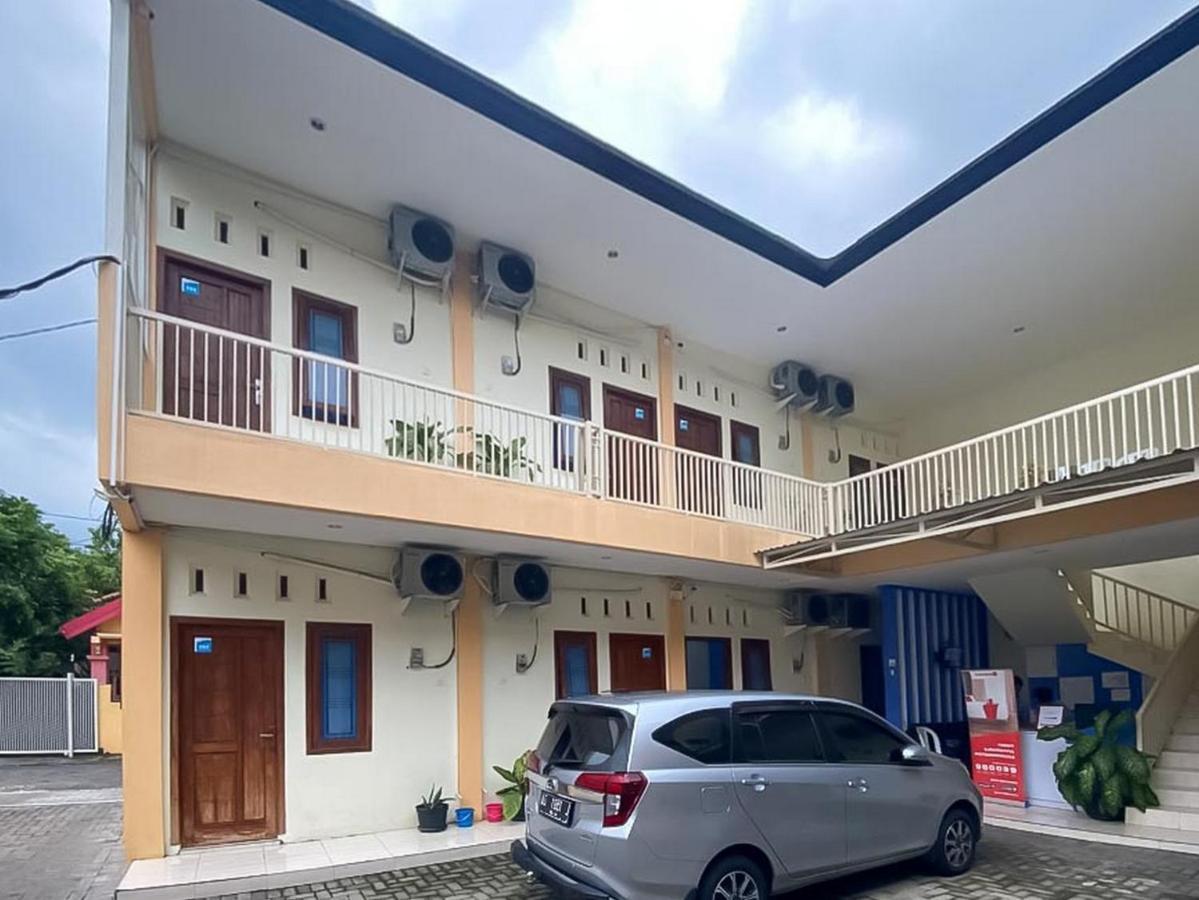 Reddoorz Syariah @ Pahlawan Sidoarjo Hotel Exterior photo