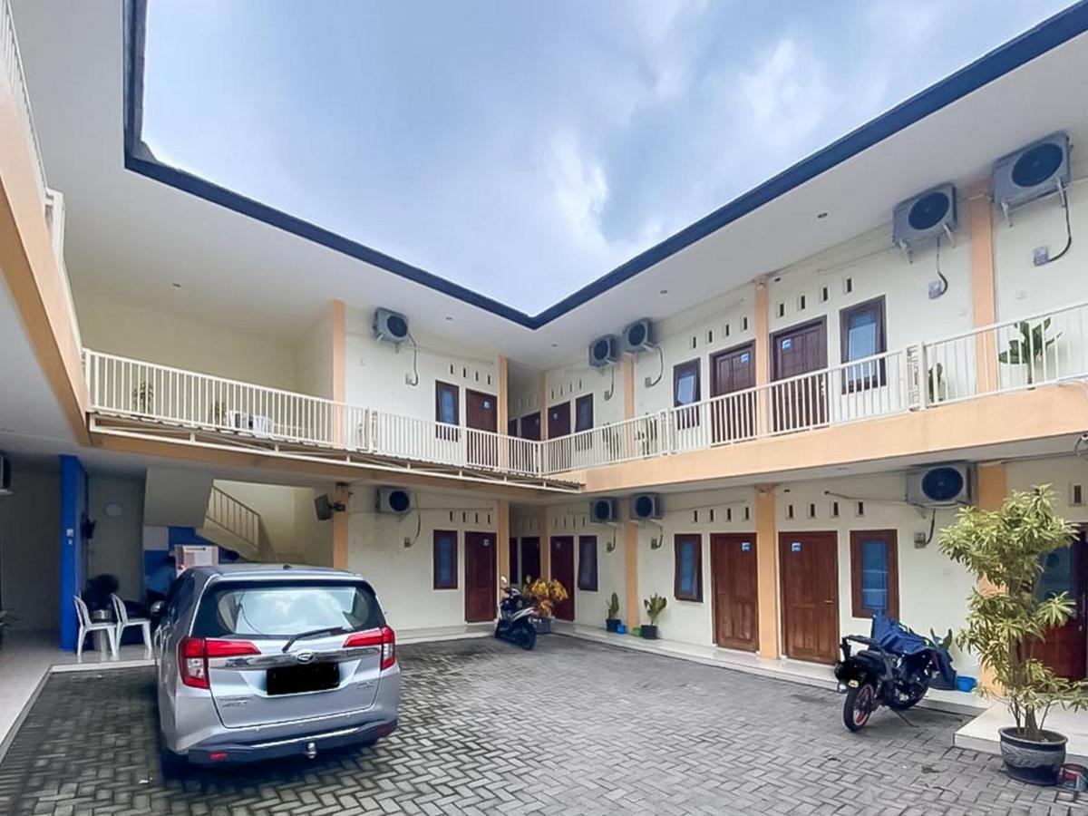 Reddoorz Syariah @ Pahlawan Sidoarjo Hotel Exterior photo
