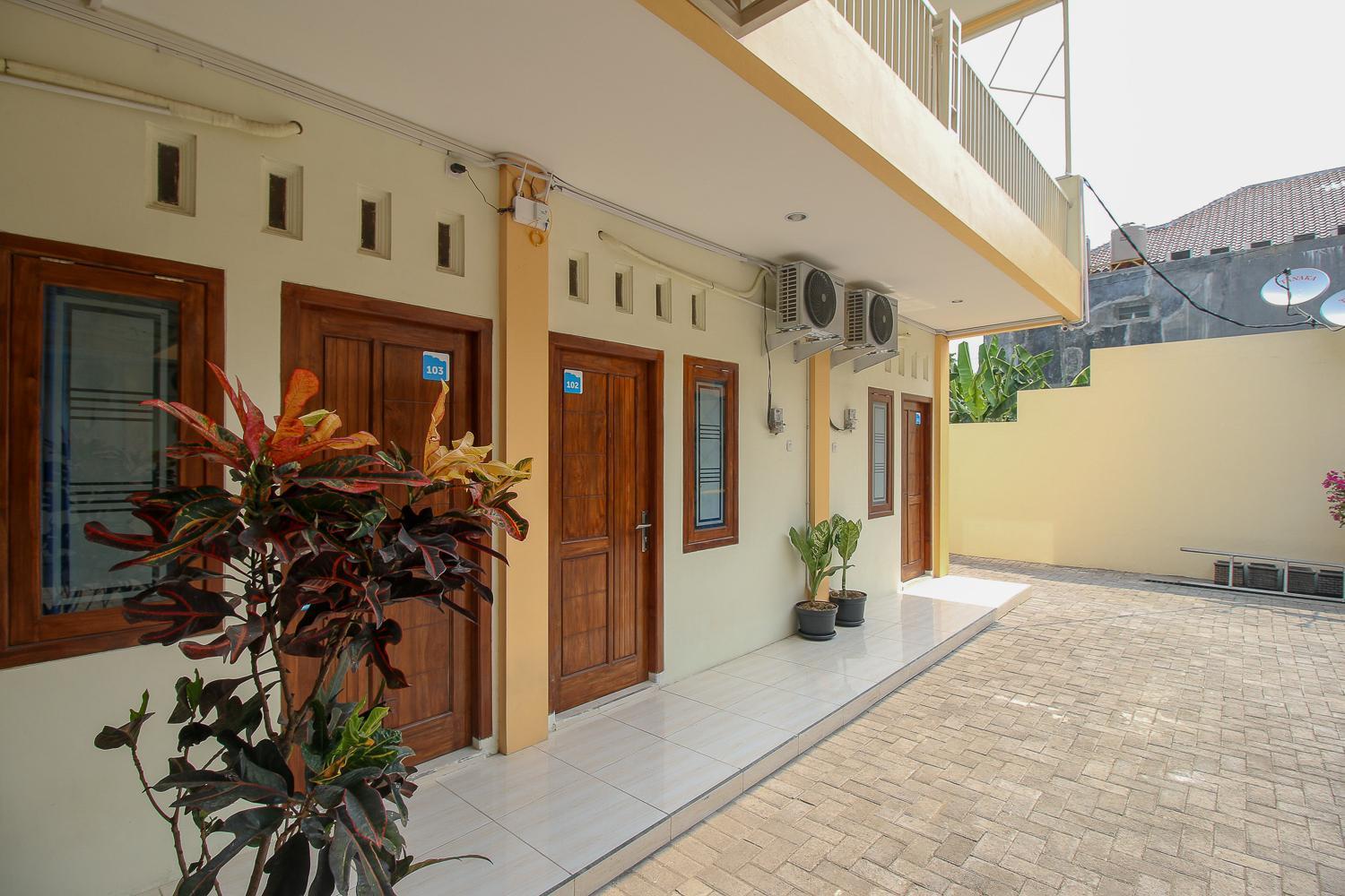 Reddoorz Syariah @ Pahlawan Sidoarjo Hotel Exterior photo